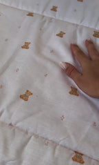 Lekmatta för bebis Teddy Hugs